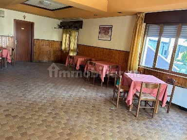 Locale commerciale in Affitto