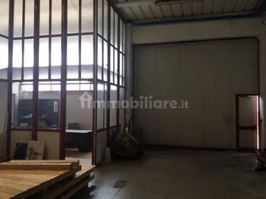 Capannone in Vendita