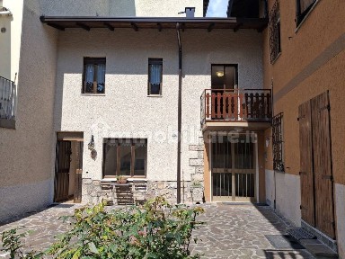 Castione della Presolana, Via Antonio Locatelli, 11