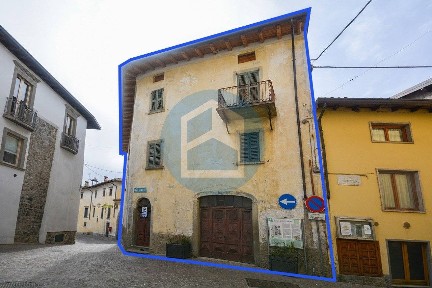 Terratetto unifamiliare via Canonico Domenico Giorgio, 18, Centro, Solto Collina