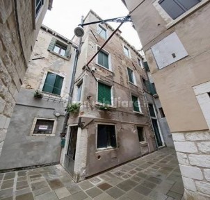 Magazzino all'asta Sestiere Castello 2658 - Corte Del Pozzetto, Venezia