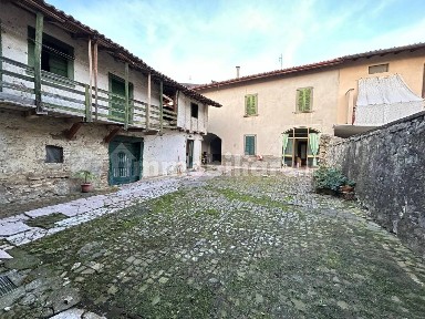Terratetto plurifamiliare piazza Europa, Entratico