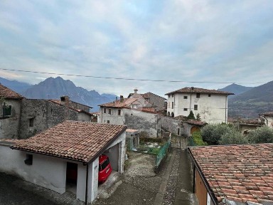 Solto Collina, Via del castello, 27