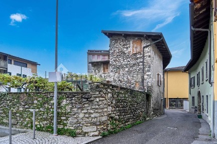 Terratetto unifamiliare via Vittoria, Centro, Nembro