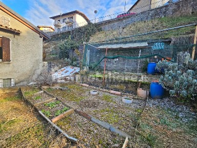 Terratetto plurifamiliare via Lorenzoni, Centro, Vertova
