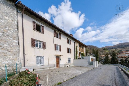 Terratetto plurifamiliare via Pellegrini 8, Monte Di Nese, Alzano Lombardo