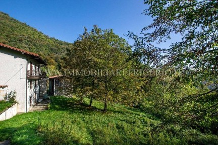 Terratetto unifamiliare via Opreno, Caprino Bergamasco