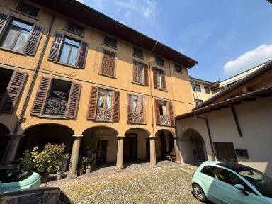 Gazzaniga, Via Gelmi, 10