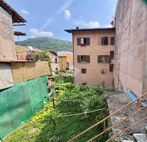Terratetto plurifamiliare via A. Manzoni, Centro, Gazzaniga