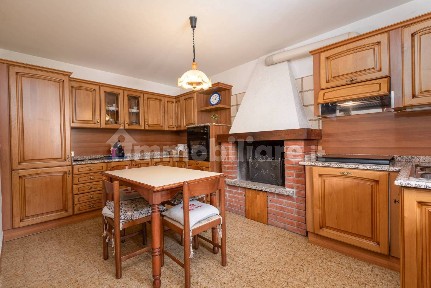 Terratetto unifamiliare 284 m², buono stato, Centro, Zogno