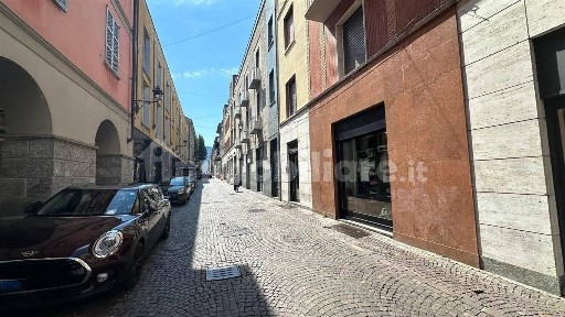 Locale commerciale in Affitto