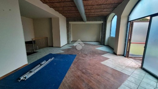 Locale commerciale in Affitto