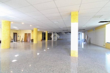 Locale commerciale in Affitto