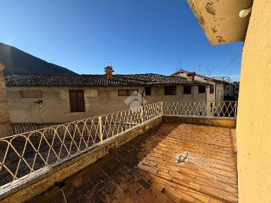 Gandino, Piazza Fratelli Calvi, 4