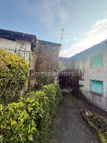 Terratetto plurifamiliare 255 m², da ristrutturare, Zogno