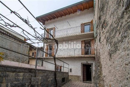 Terratetto unifamiliare via Castello, Centro, Zogno