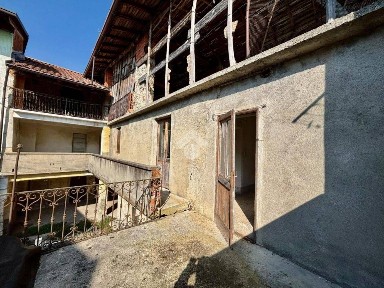 Gandino, Via della Madonna, 11