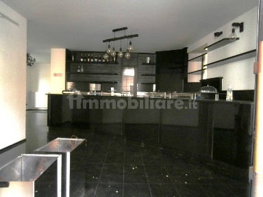 Locale commerciale in Affitto