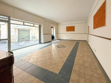 Locale commerciale in Affitto