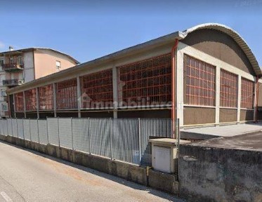 Locale commerciale con laboratorio in Affitto