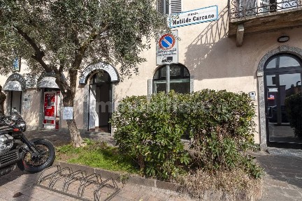 Locale commerciale con laboratorio in Affitto