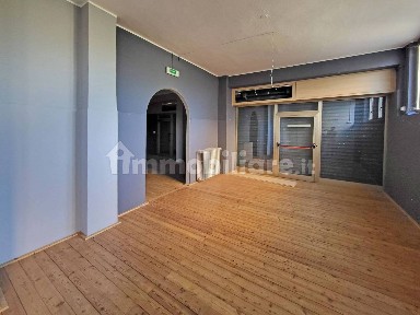 Locale commerciale in Affitto