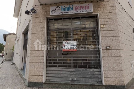 Locale commerciale con laboratorio in Affitto