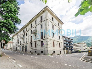 Locale commerciale in Affitto