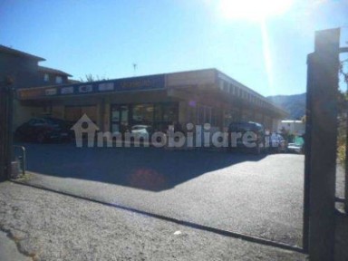 Locale commerciale in Affitto