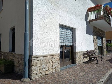Locale commerciale in Affitto