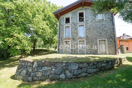 Terratetto unifamiliare piazza Puccini 4, Caprino, Caprino Bergamasco