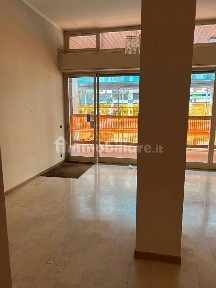 Locale commerciale in Affitto