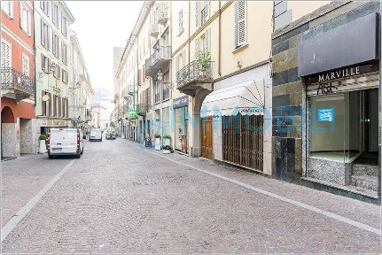 Locale commerciale in Affitto