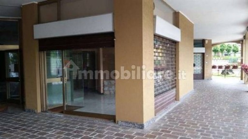 Locale commerciale in Vendita