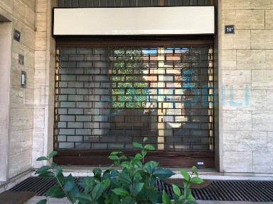 Locale commerciale in Affitto