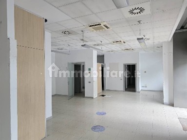 Locale commerciale in Affitto