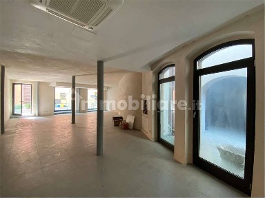 Locale commerciale in Affitto