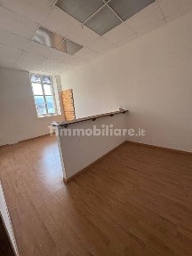 Locale commerciale con laboratorio in Affitto