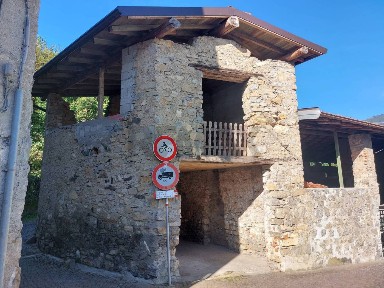 Terratetto plurifamiliare 190 m², da ristrutturare, Endine, Endine Gaiano