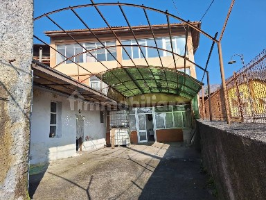 Terratetto unifamiliare 200 m², da ristrutturare, Centro, Sovere