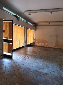 Locale commerciale in Affitto