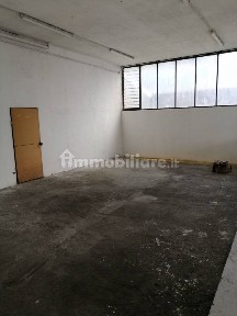 Locale commerciale in Affitto