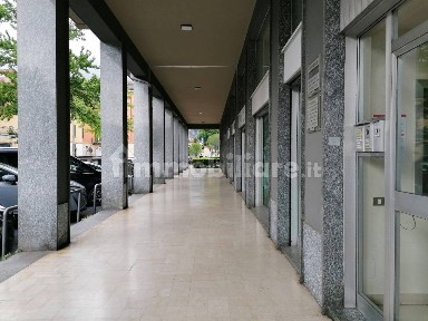 Locale commerciale in Affitto