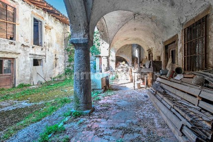 Terratetto unifamiliare 819 m², da ristrutturare, Centro, Vertova