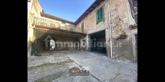 Terratetto unifamiliare via Giovanni Paolo, Calcio