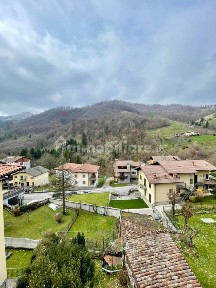 Terratetto unifamiliare 330 m², buono stato, Centro, Serina