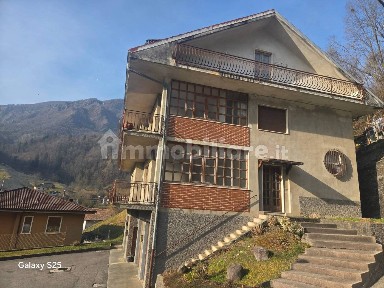 Terratetto plurifamiliare 383 m², da ristrutturare, San Giovanni Bianco