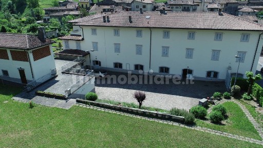 Terratetto plurifamiliare 17073 m², ottimo stato, Centro, Clusone