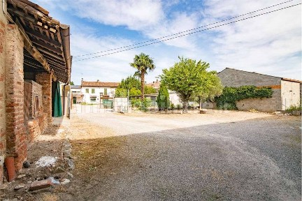 Miradolo Terme, Via Giuseppe Garibaldi, 42