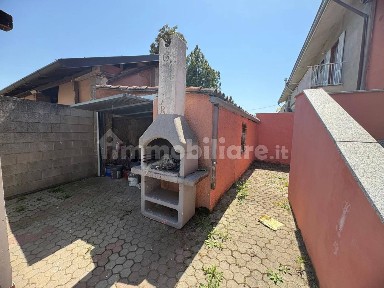 Borgo San Siro, Via Maestra